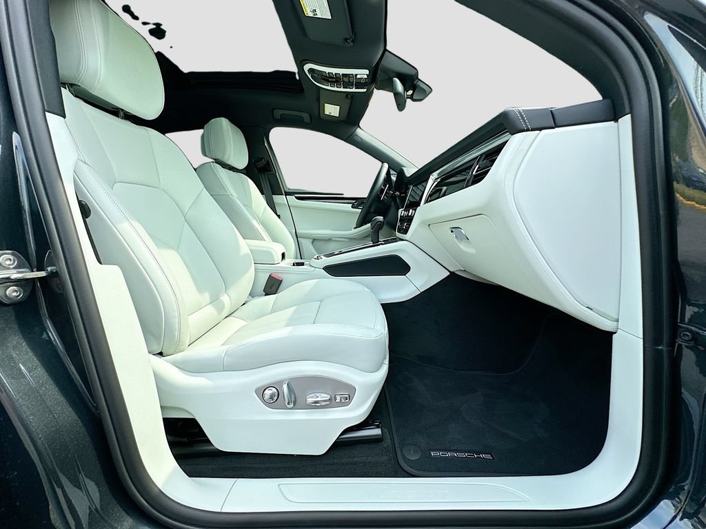 New 2026 Porsche Macan AWD/4WD image 30