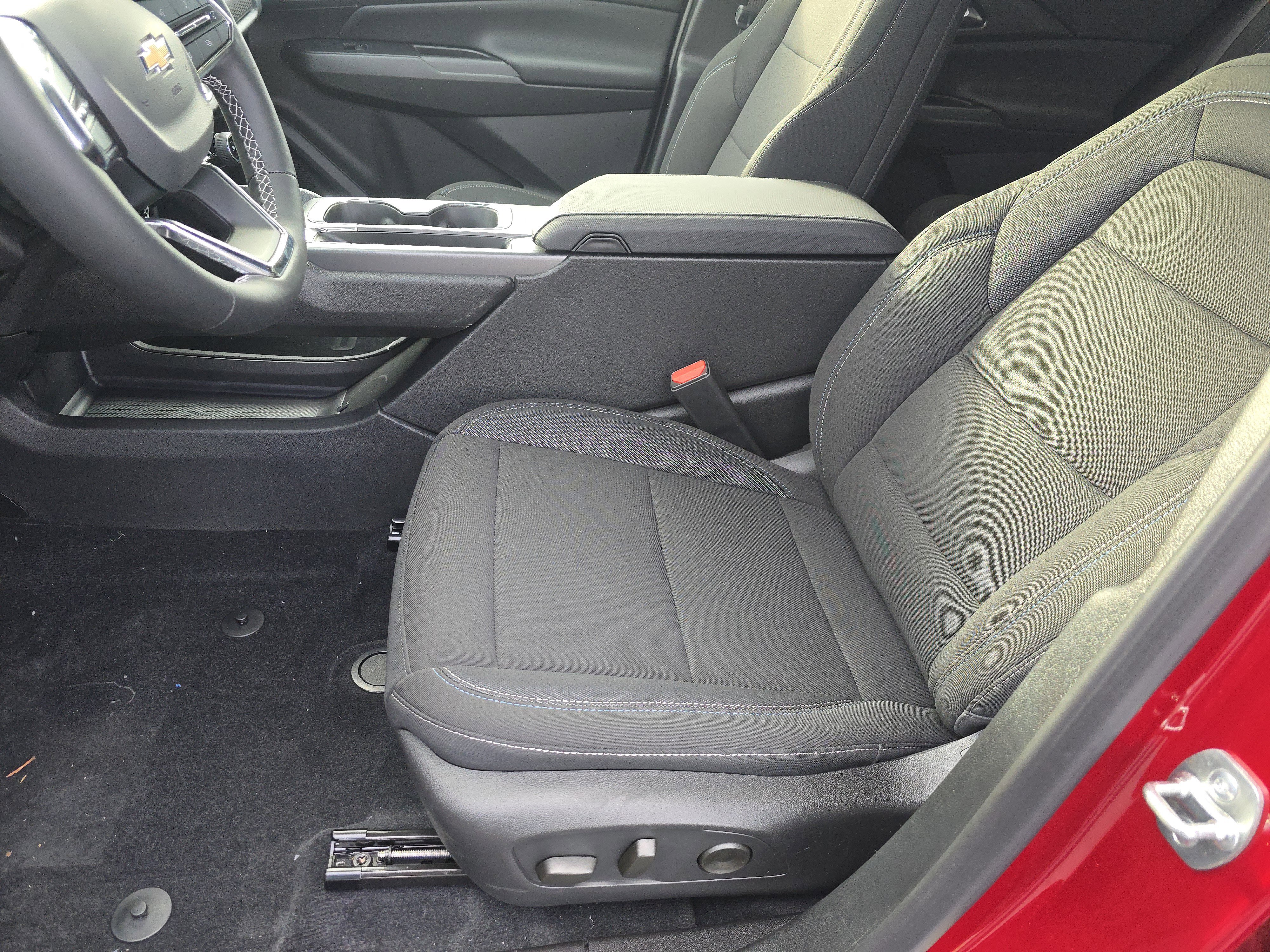 New 2026 Chevrolet Equinox EV LT w/ Comfort Package FWD image 24