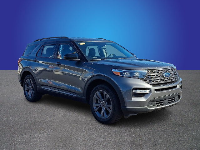 Used 2023 Ford Explorer XLT w/ Equipment Group 202A AWD/4WD image 3
