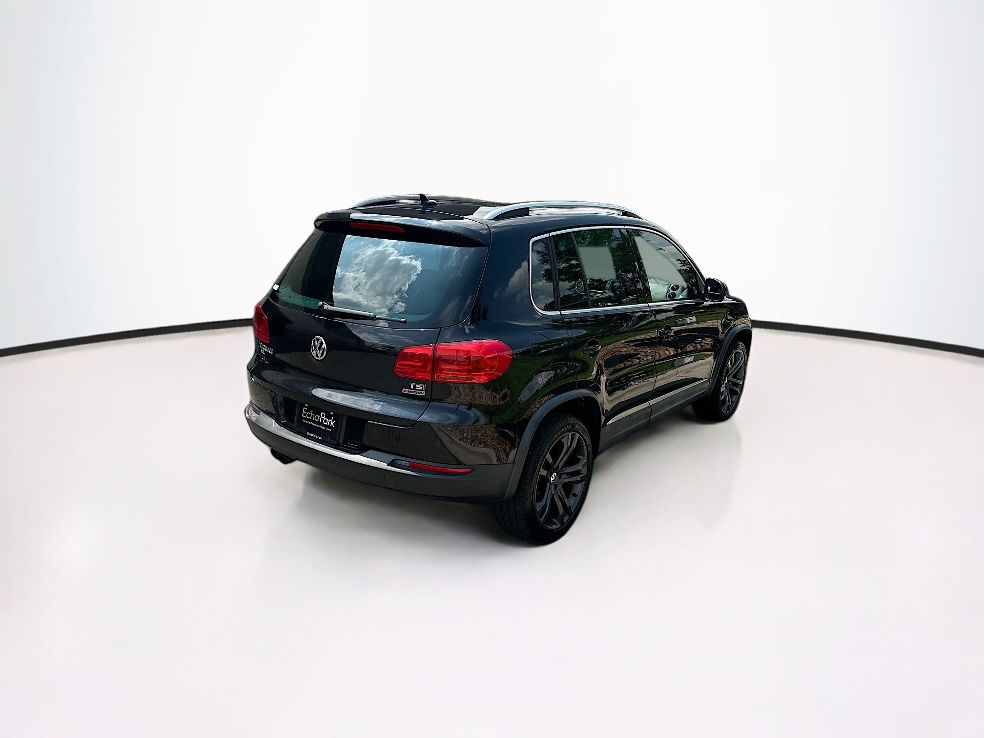 Used 2017 Volkswagen Tiguan SEL AWD/4WD image 9