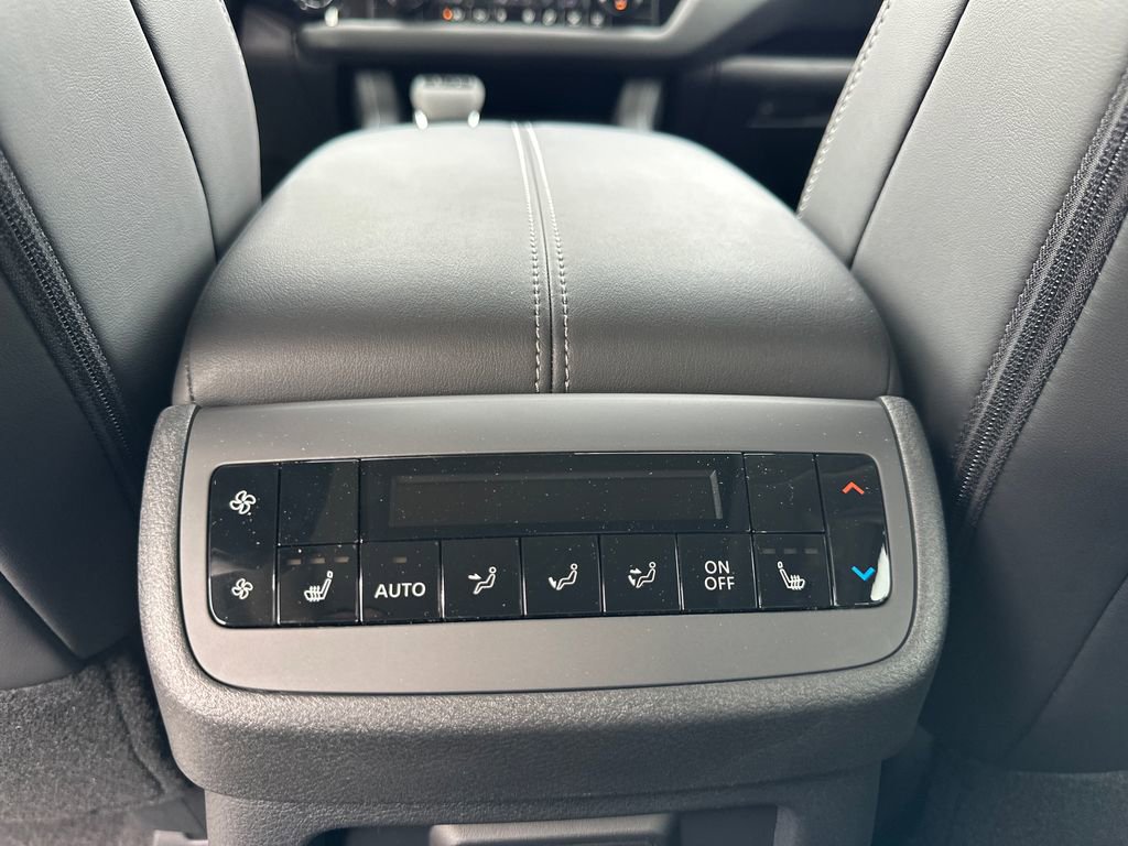 New 2026 Nissan Pathfinder SL w/ SL Premium Package AWD/4WD image 15