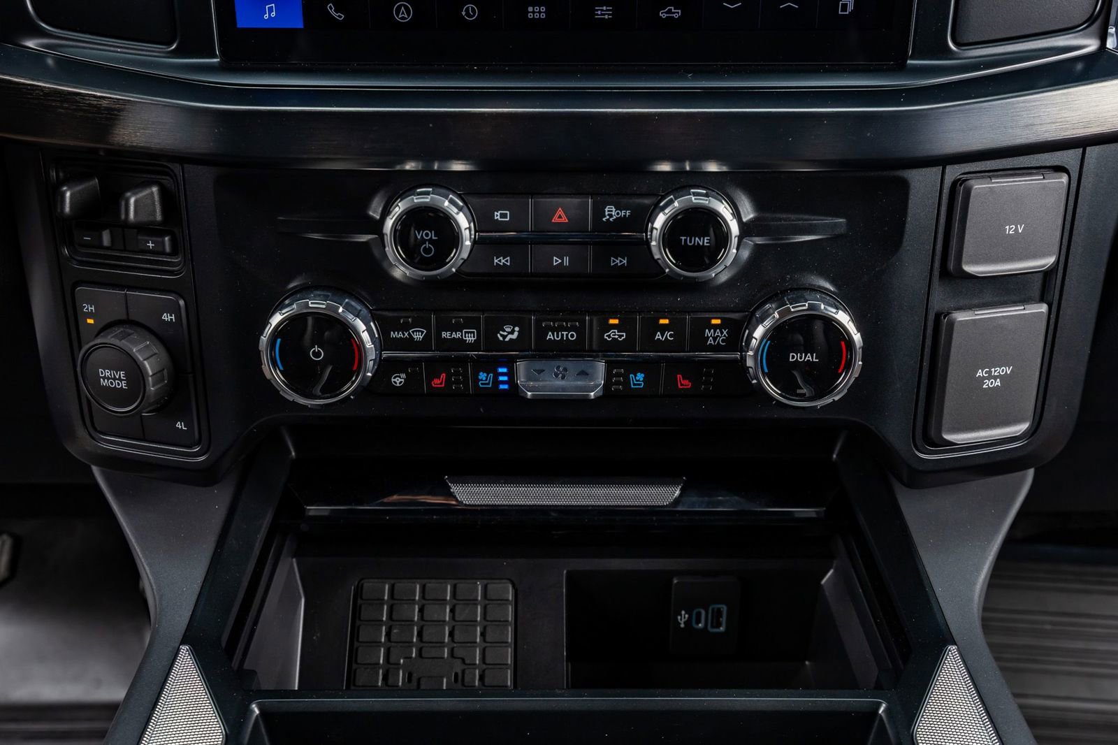 Used 2025 Ford F350 Lariat w/ Black Appearance Package image 27