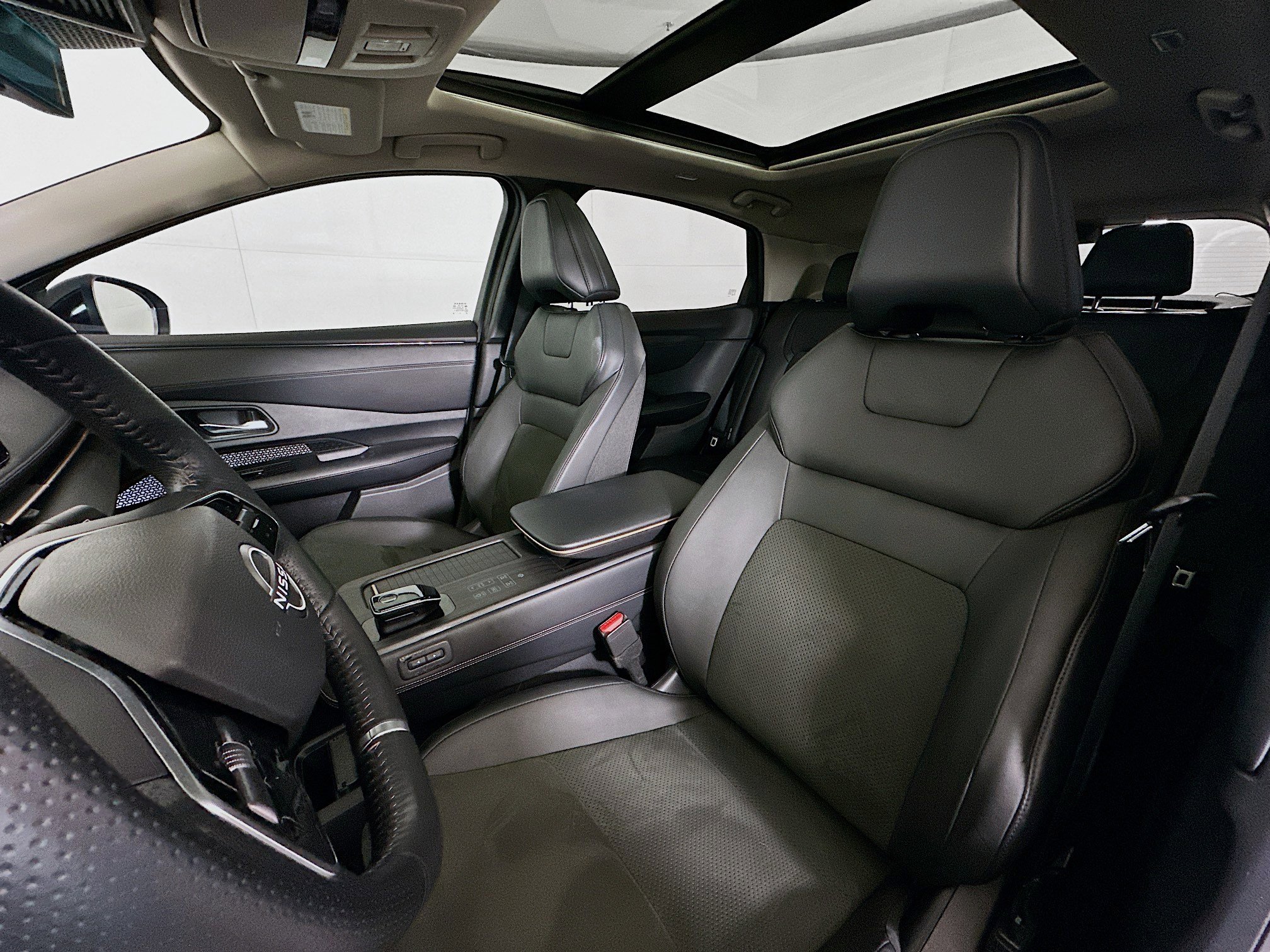 Used 2023 Nissan Ariya FWD image 13