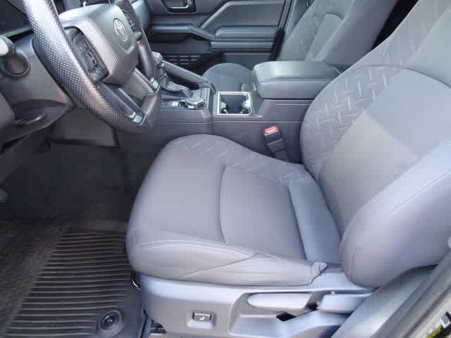 Used 2025 Toyota Tacoma SR5 AWD/4WD image 6