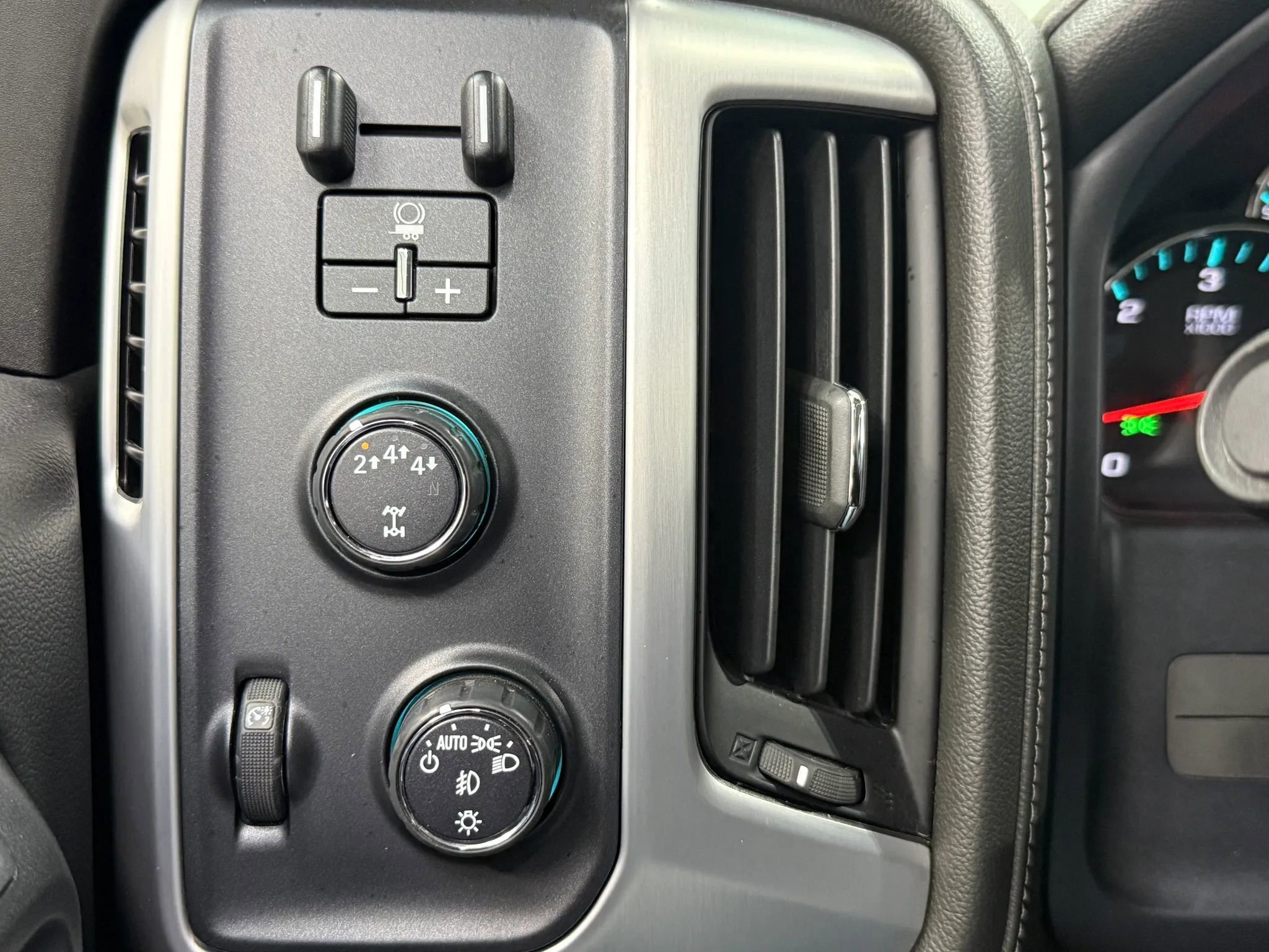 Used 2017 GMC Sierra 3500 SLT AWD/4WD image 25