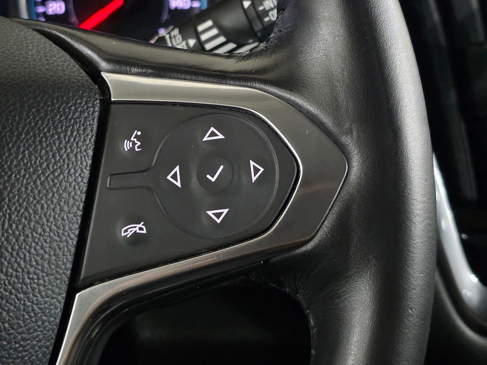 Used 2020 Chevrolet Traverse RS image 32