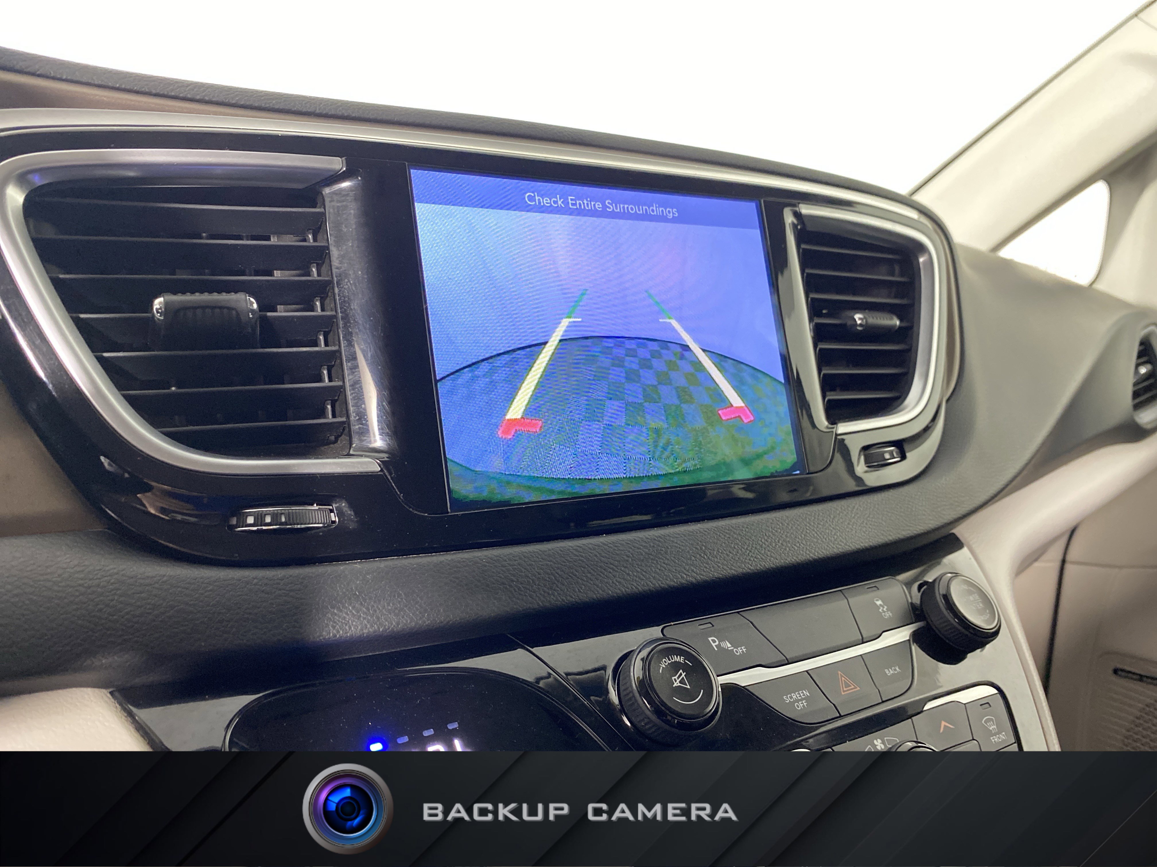 Used 2017 Chrysler Pacifica Touring-L Plus image 4