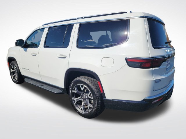 Used 2024 Jeep Wagoneer Series III AWD/4WD image 4