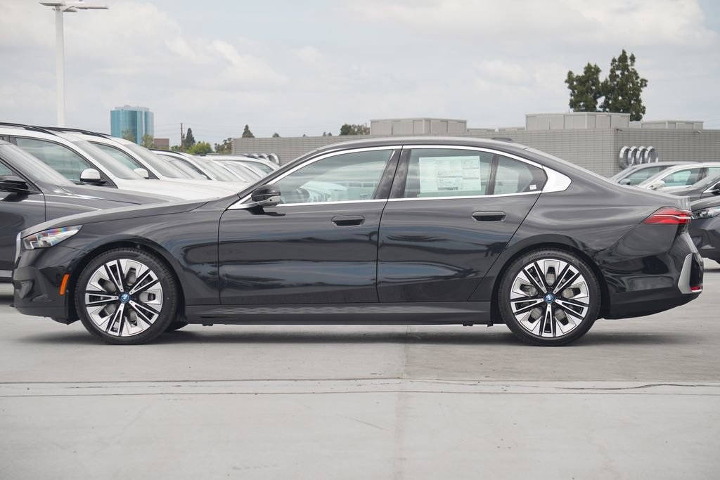 Used 2025 BMW i5 eDrive40i w/ Premium Package image 4