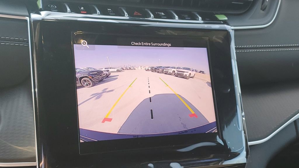 New 2025 Jeep Grand Cherokee Altitude image 24