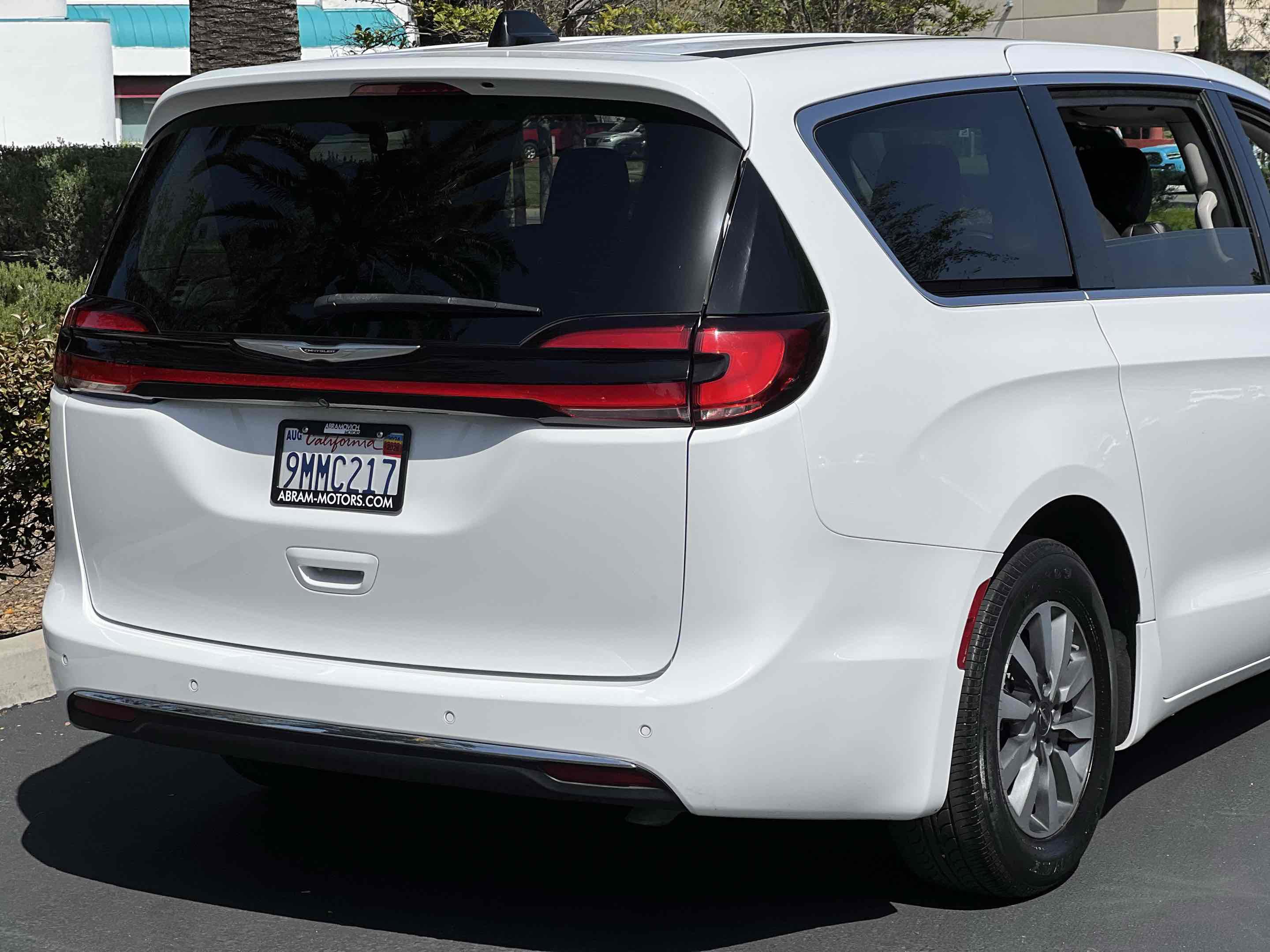 Used 2023 Chrysler Pacifica Touring-L FWD image 61