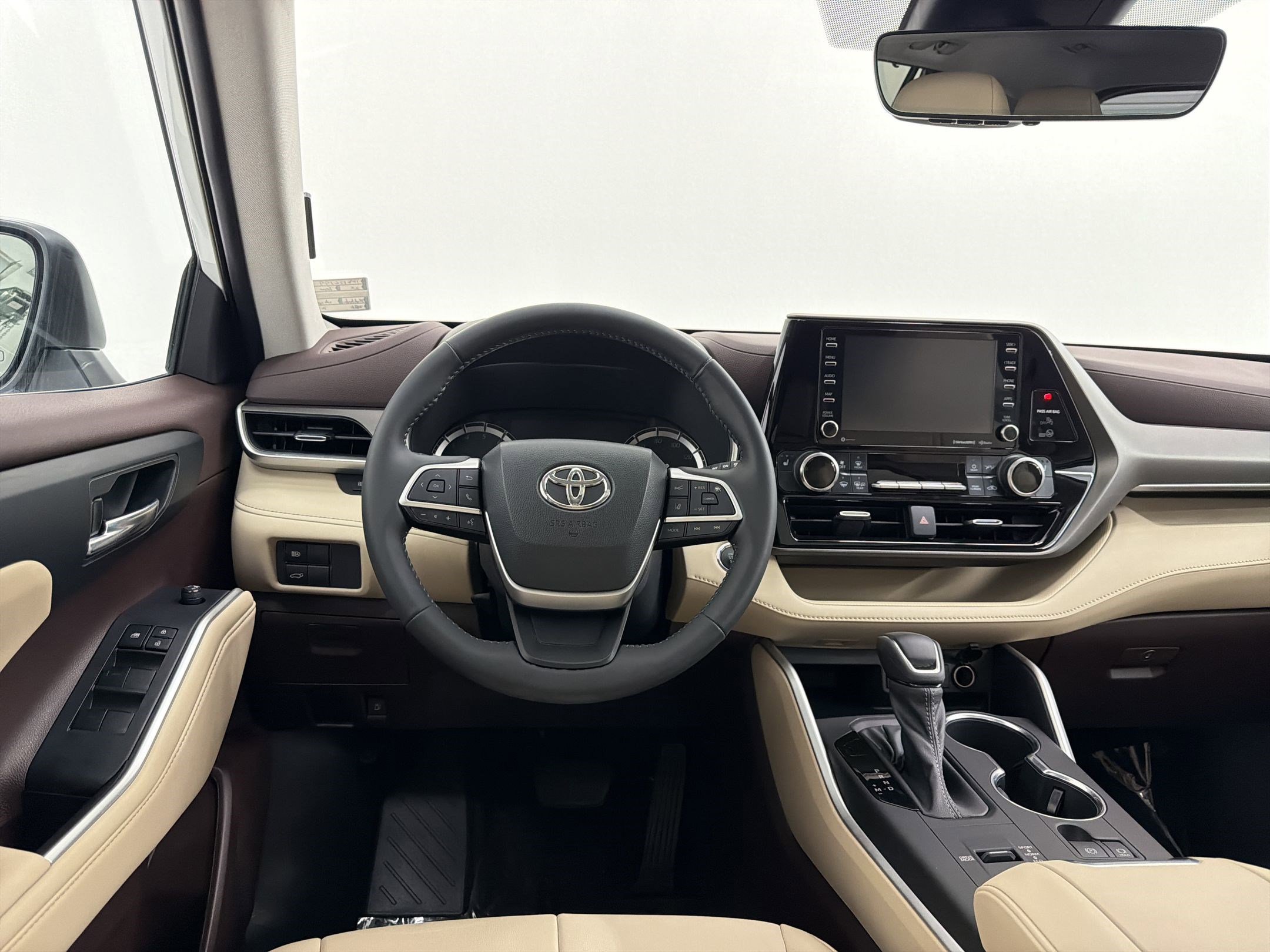Used 2022 Toyota Highlander XLE FWD image 27