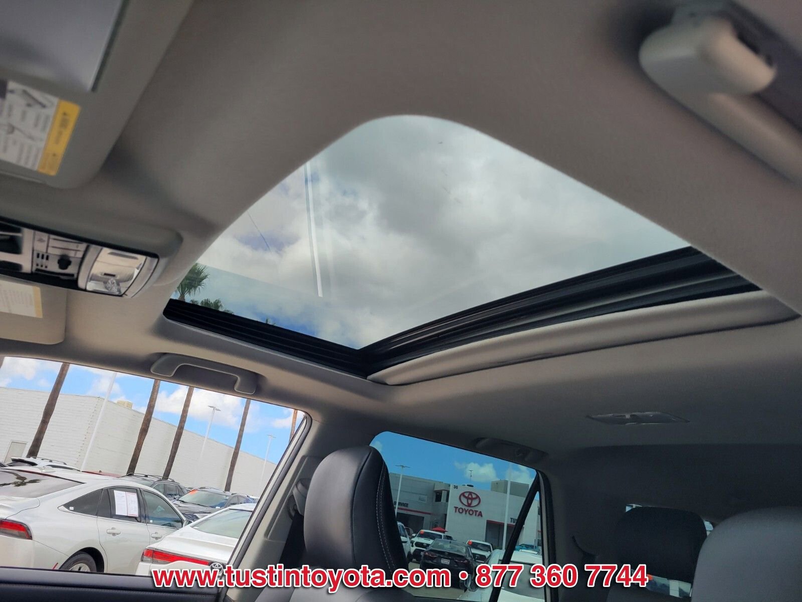 Used 2020 Toyota 4Runner SR5 Premium w/ Moonroof Package RWD image 18