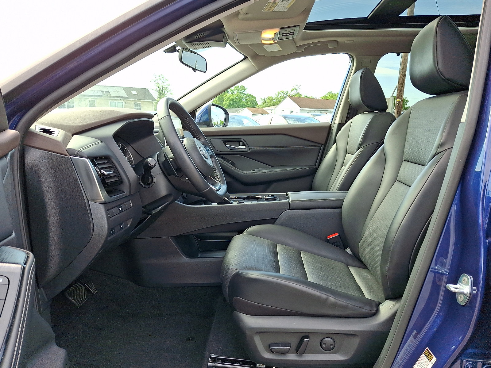 Certified 2022 Nissan Rogue SV w/ SV Premium Package AWD/4WD image 14