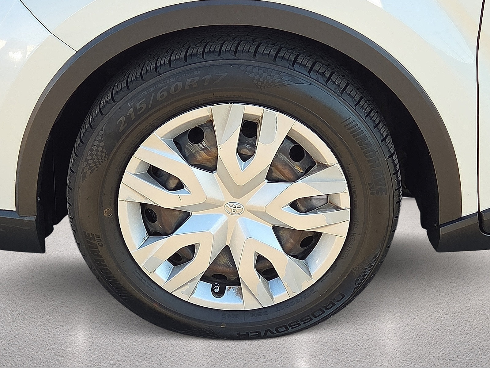 Used 2019 Toyota C-HR LE FWD image 7