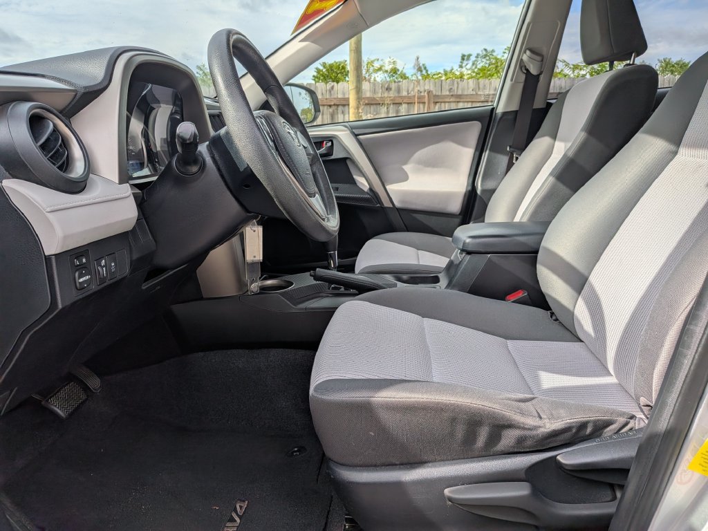 Used 2015 Toyota RAV4 LE FWD image 10
