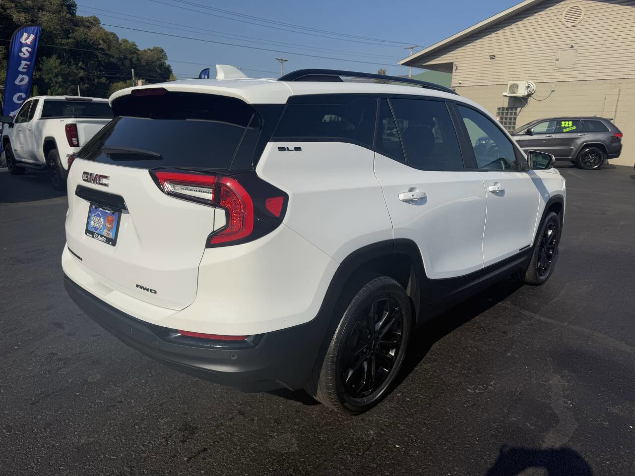 Used 2022 GMC Terrain SLE w/ Driver Convenience Package image 10