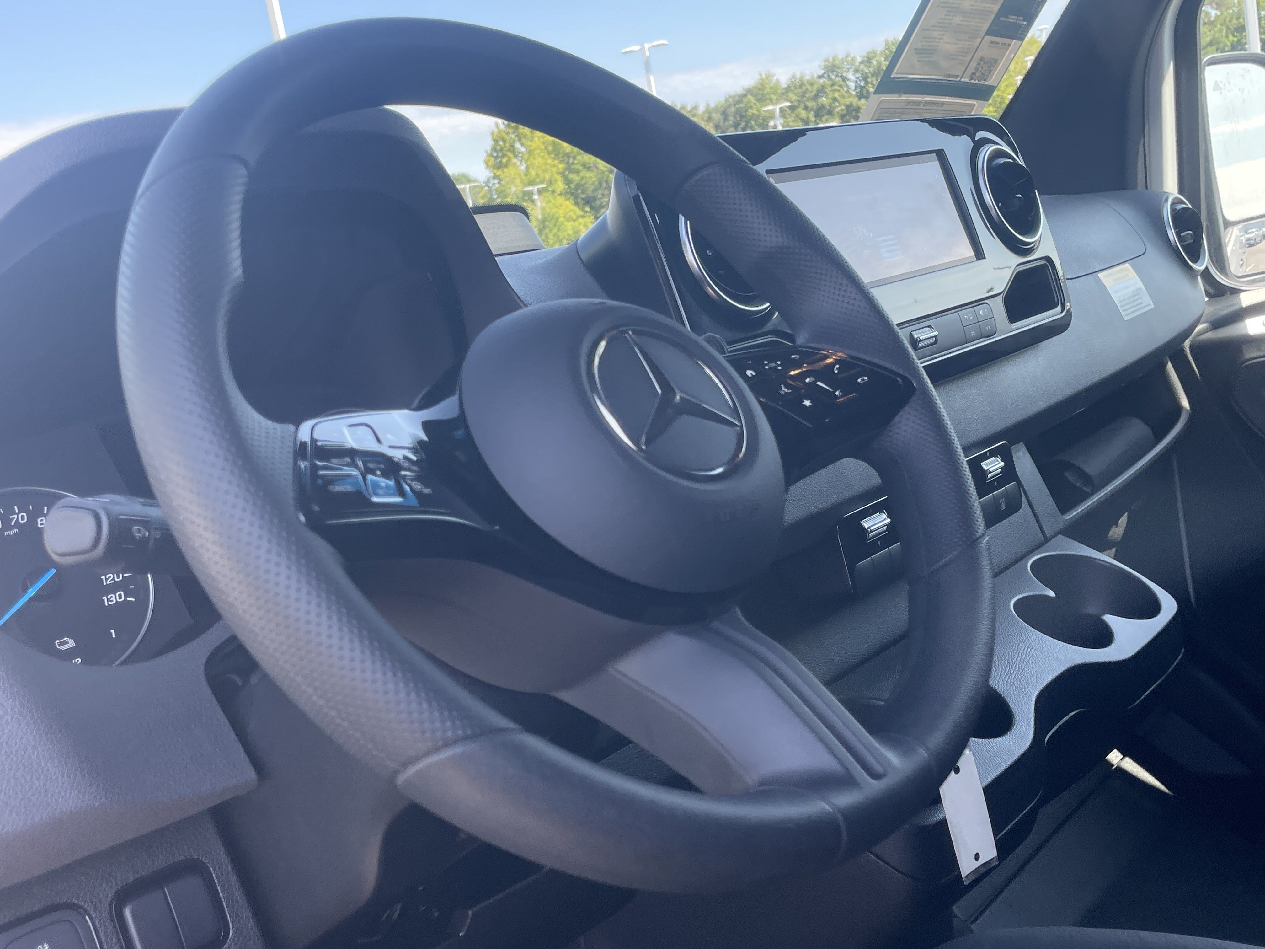 Used 2025 Mercedes-Benz eSprinter 170 Cargo image 17