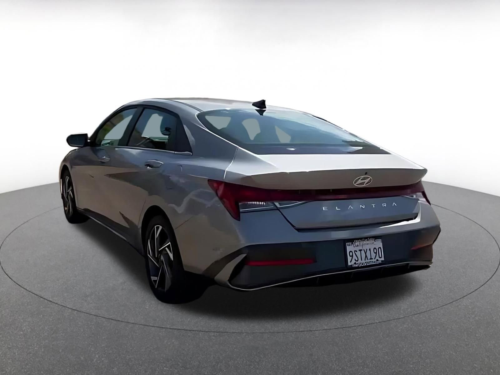 Used 2025 Hyundai Elantra SEL FWD image 11