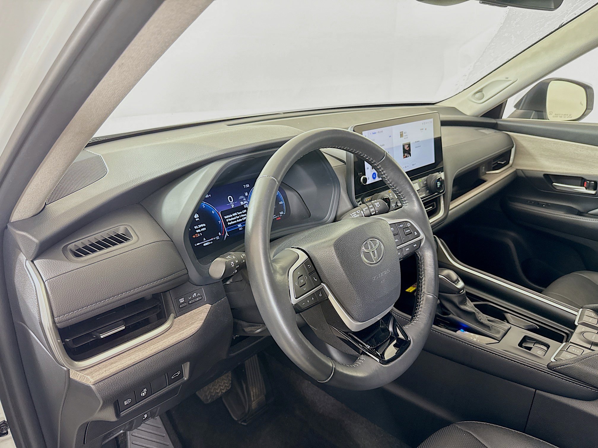 Used 2024 Toyota Grand Highlander Limited image 9