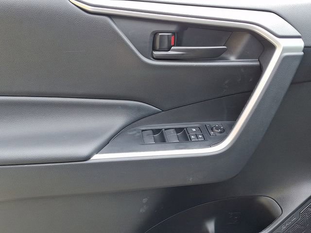 Used 2023 Toyota RAV4 LE AWD/4WD image 13