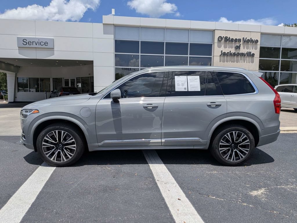 Used 2025 Volvo XC90 T8 Plus w/ Protection Package Premier AWD/4WD image 3