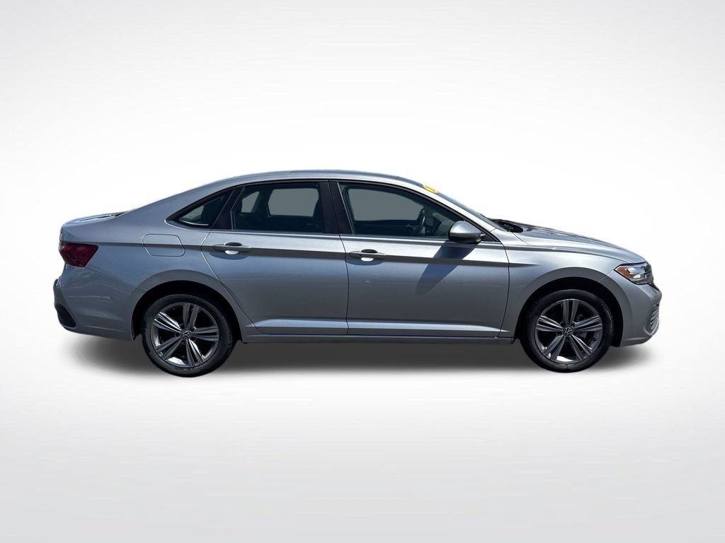 Used 2023 Volkswagen Jetta SE FWD image 6