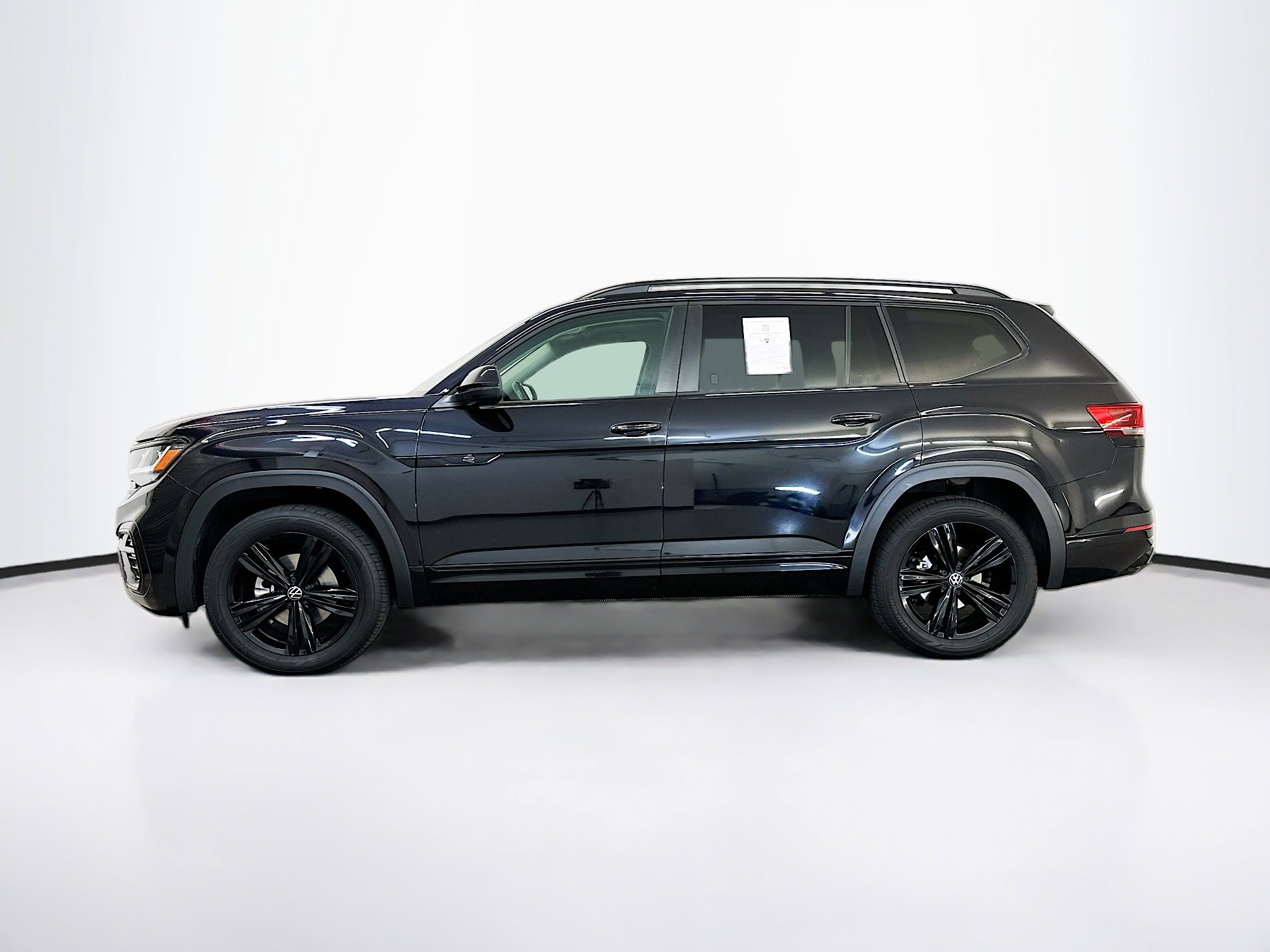 Used 2023 Volkswagen Atlas SEL R-Line image 4