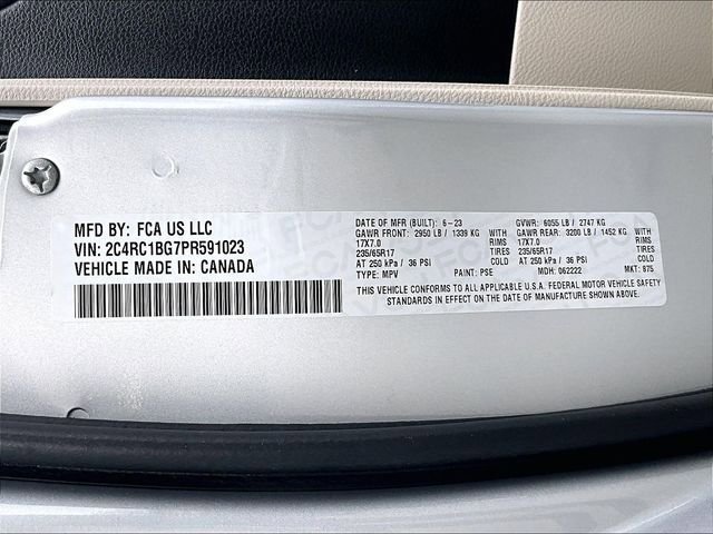 Used 2023 Chrysler Pacifica Touring-L FWD image 35