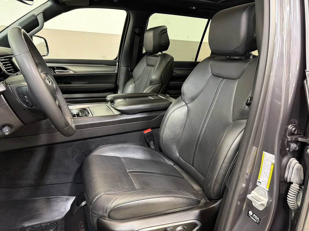 Used 2023 Jeep Wagoneer Series II RWD image 12