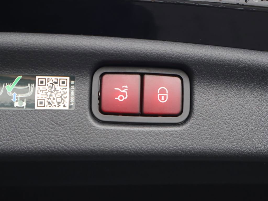 Certified 2025 Mercedes-Benz C 300 4MATIC Sedan image 18