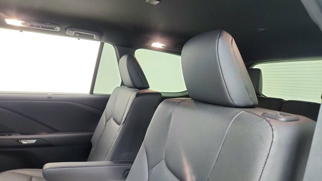Used 2026 Lexus TX 500h AWD w/ Technology Package image 33
