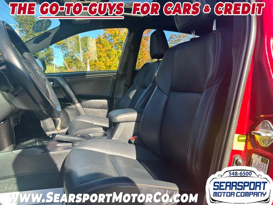 Used 2018 Toyota RAV4 SE image 13