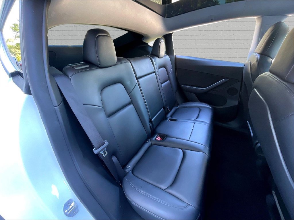 Used 2022 Tesla Model Y Performance AWD/4WD image 16