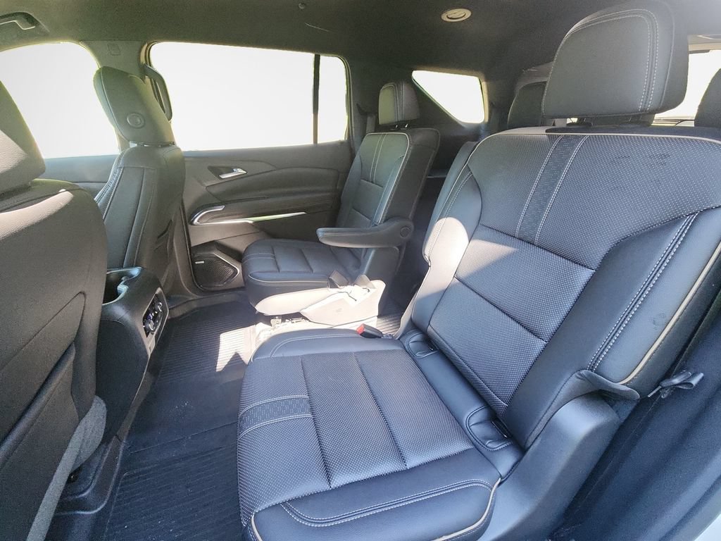 Used 2025 Chevrolet Traverse High Country w/ LPO, Floor Liner Package AWD/4WD image 25