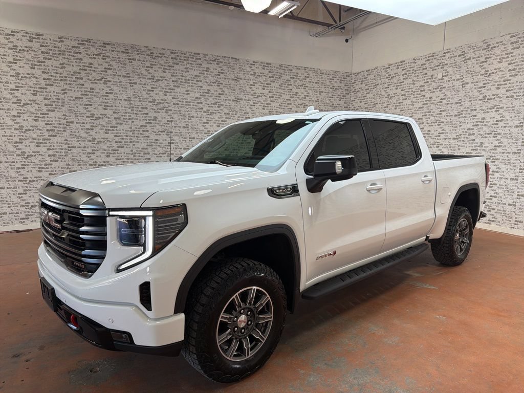 Used 2024 GMC Sierra 1500 AT4 w/ Technology Package AWD/4WD image 3