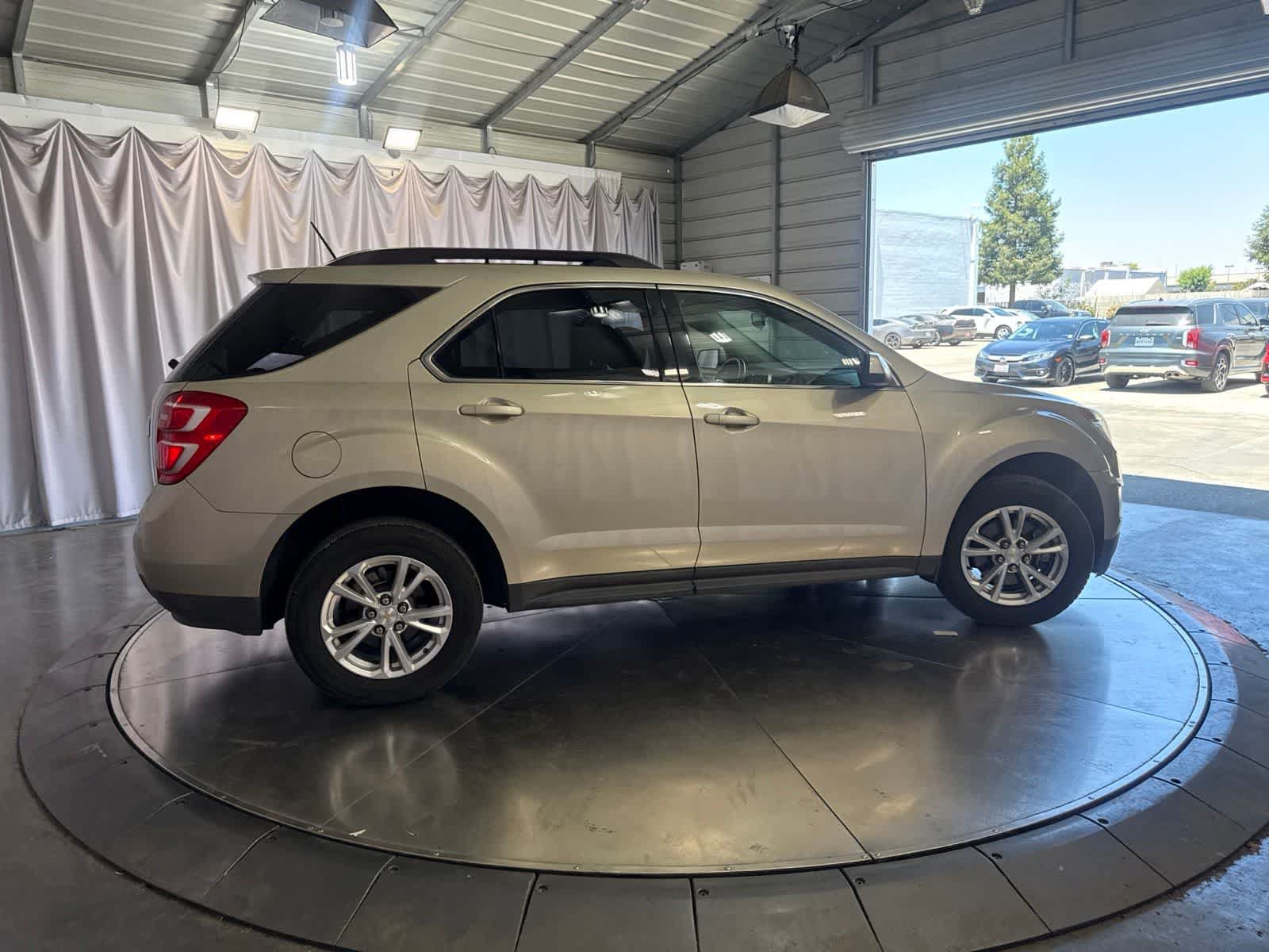 Used 2016 Chevrolet Equinox LT w/ Convenience Package FWD image 3