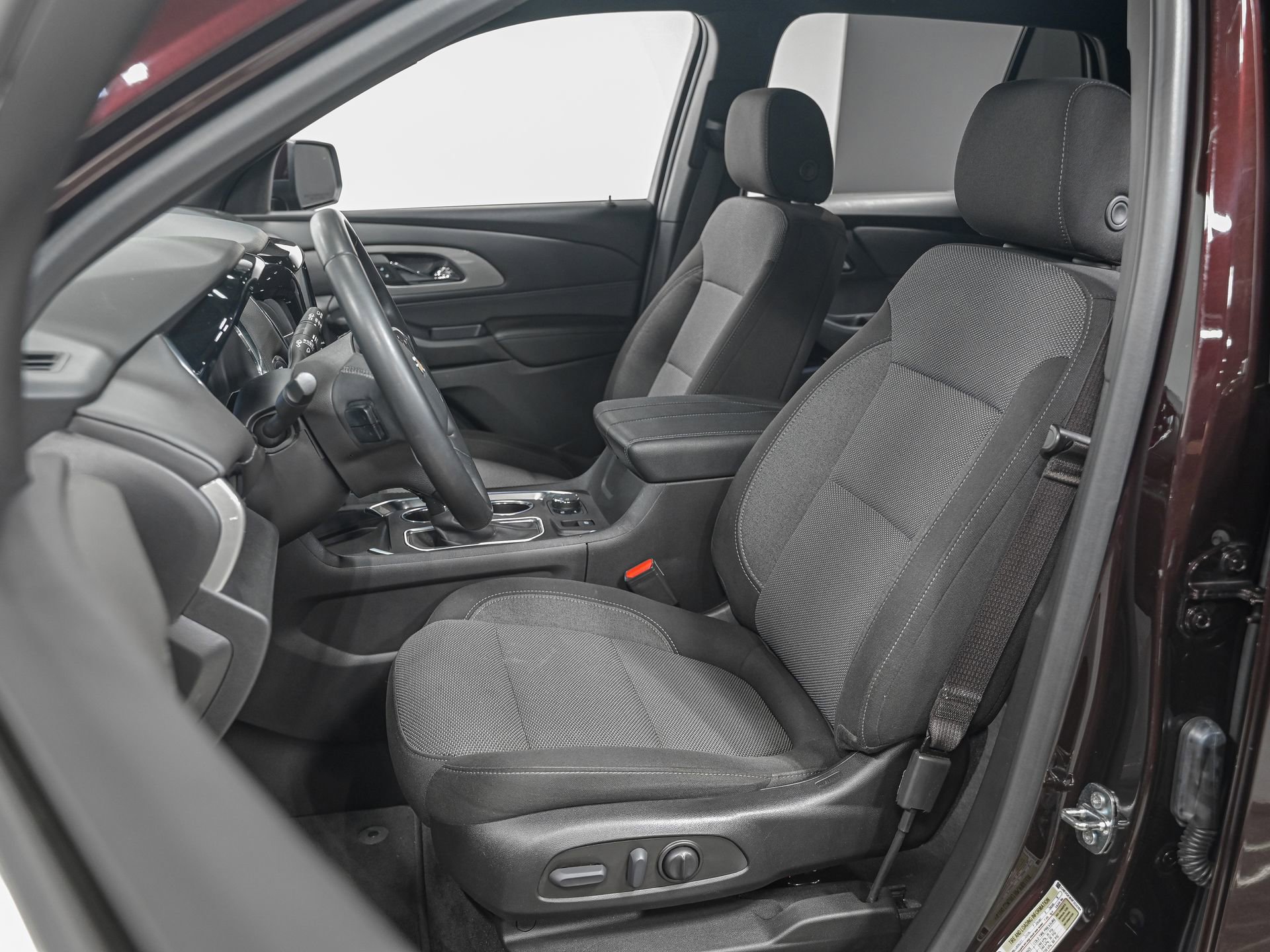 Used 2023 Chevrolet Traverse LT AWD/4WD image 16