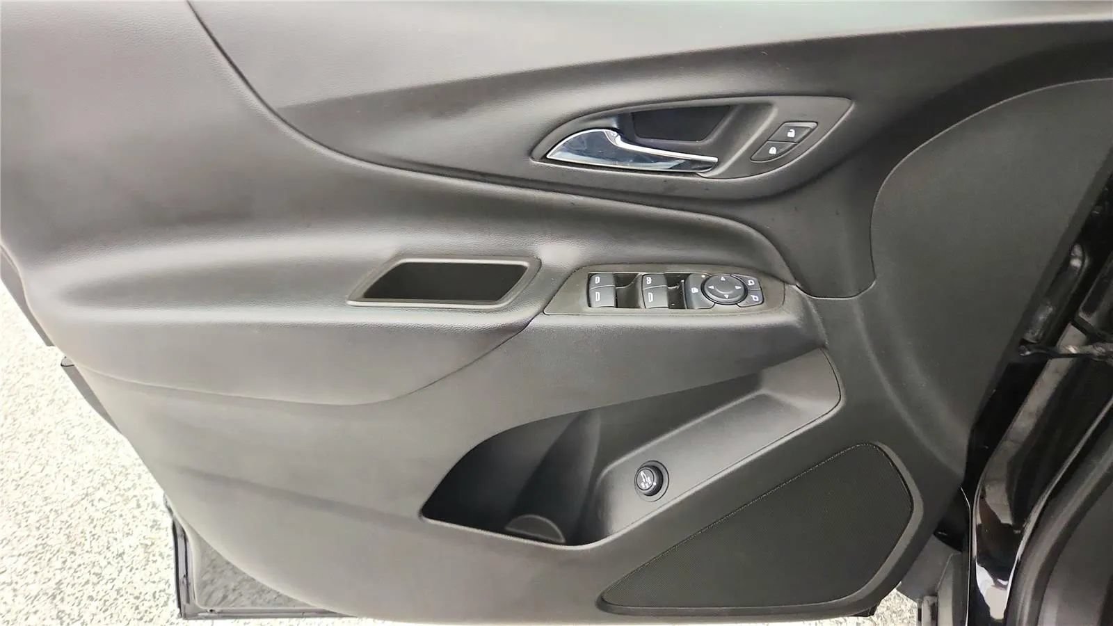 Used 2023 Chevrolet Equinox LT FWD image 32