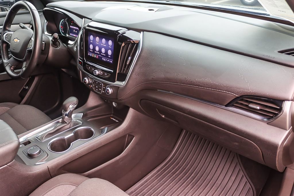 Used 2022 Chevrolet Traverse LT image 39