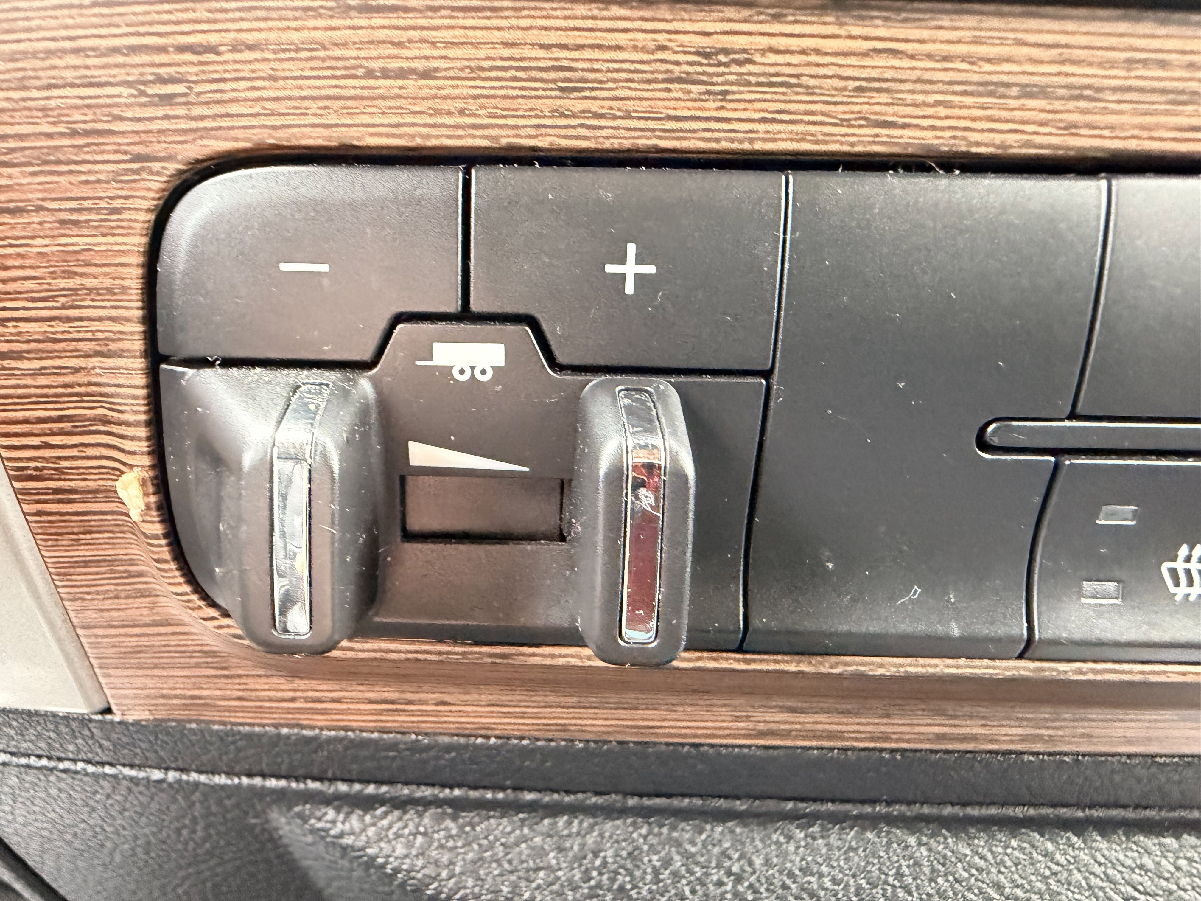 Used 2017 RAM 1500 Laramie w/ Convenience Group AWD/4WD image 22