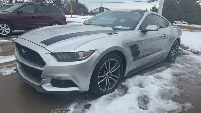 Used 2016 Ford Mustang Coupe image 4