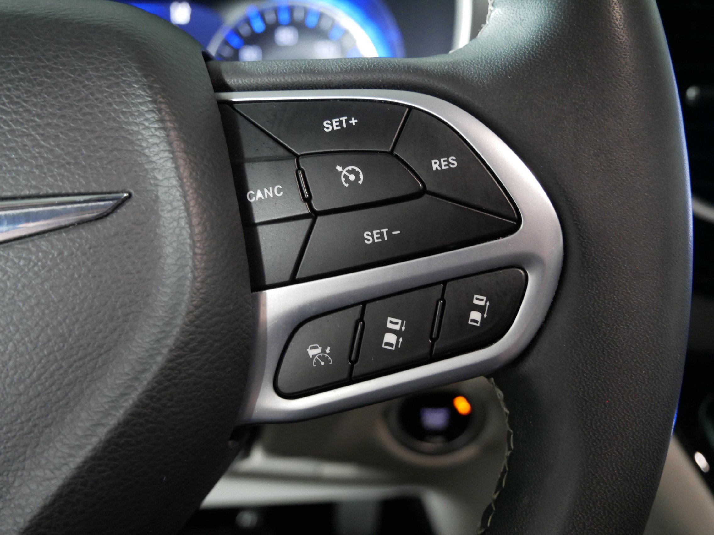 Used 2022 Chrysler Pacifica Touring-L image 28