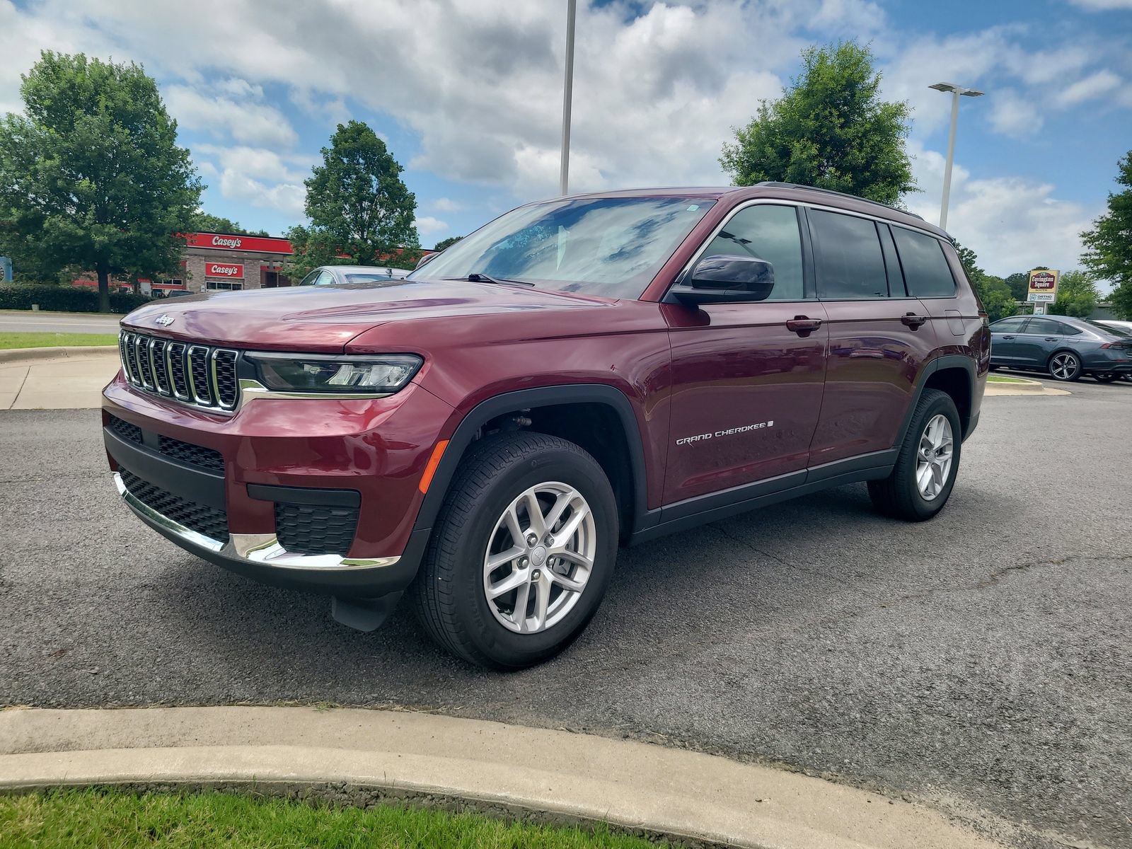 Used 2025 Jeep Grand Cherokee L Laredo AWD/4WD image 6