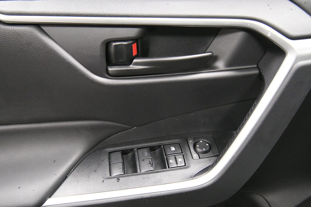 Used 2025 Toyota RAV4 LE image 11