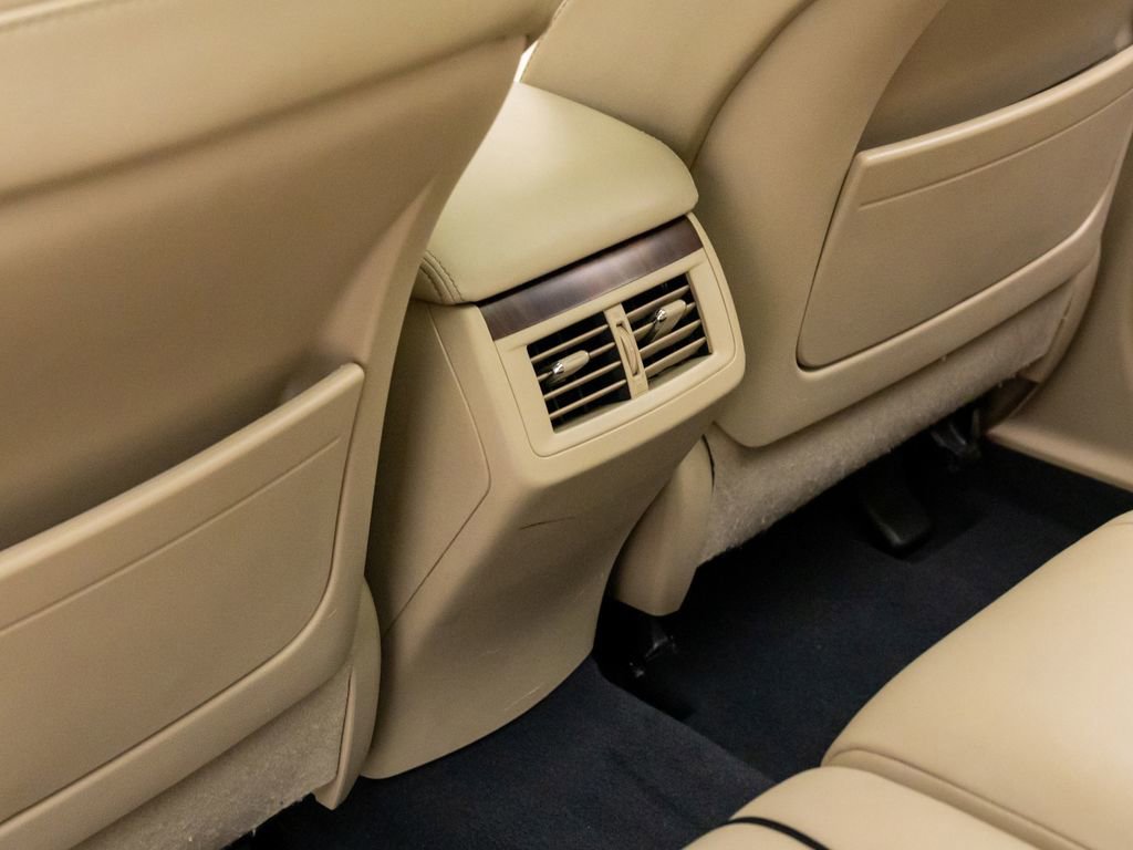 Used 2013 Toyota Venza XLE image 17