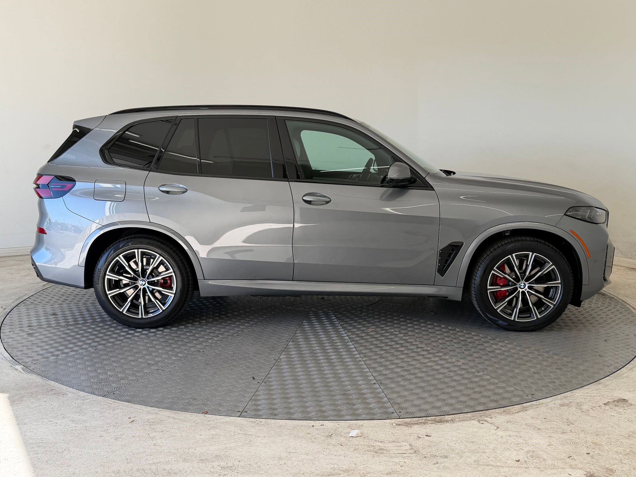 New 2026 BMW X5 xDrive50e w/ M Sport Package image 8