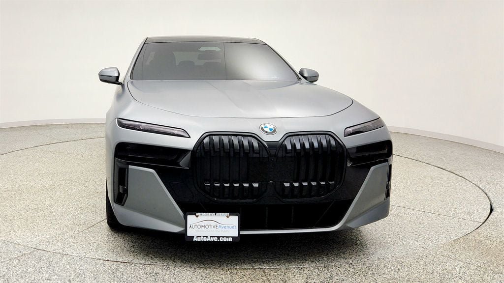 Used 2023 BMW 760i xDrive w/ Executive Package AWD/4WD image 2