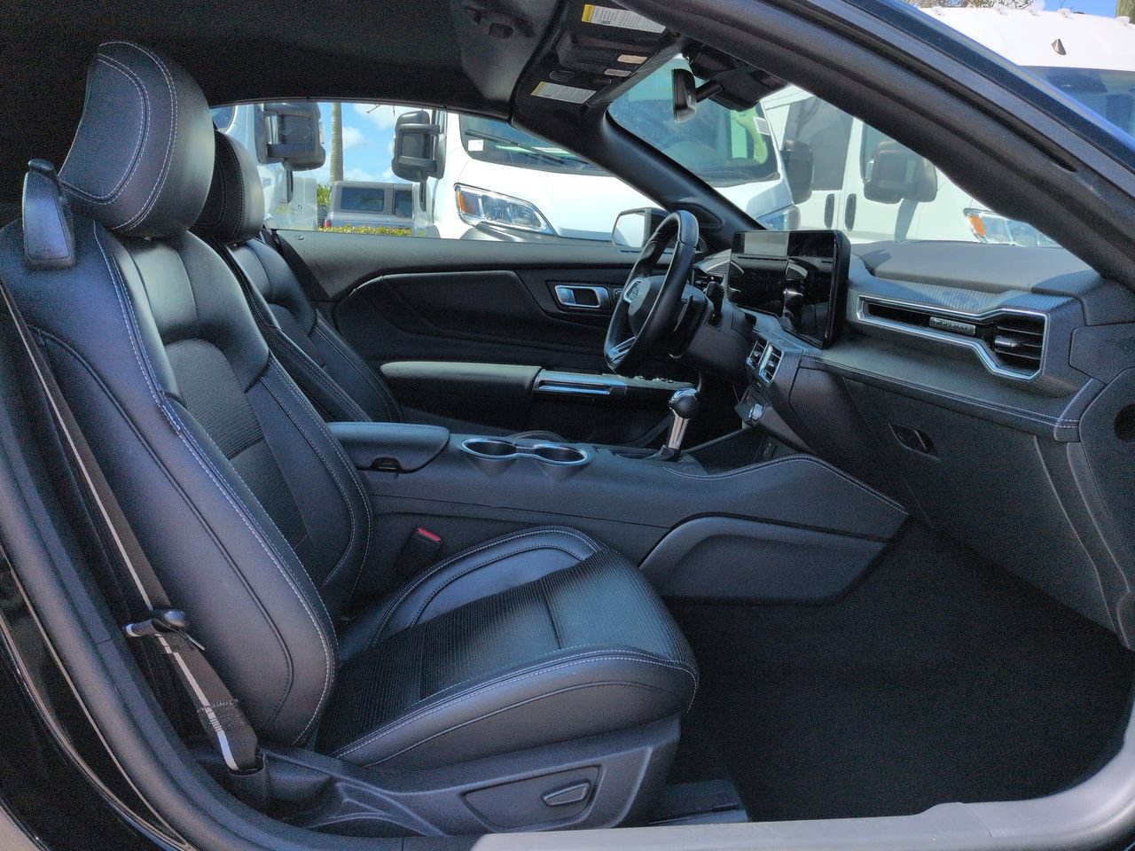 Used 2025 Ford Mustang GT Premium RWD image 13