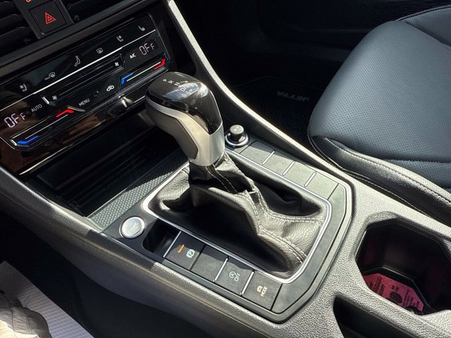Used 2025 Volkswagen Jetta SEL FWD image 27